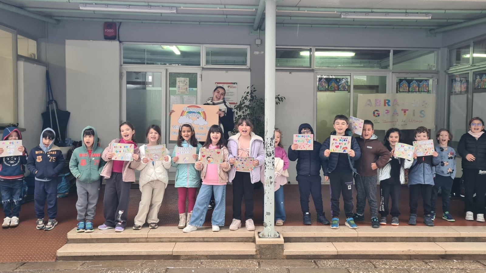 Dia Internacional do Abraço celebrado na EB1 de Chão das Donas