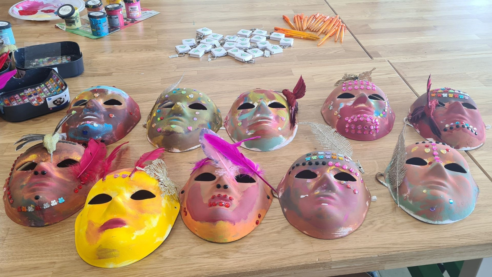 Workshop de Máscaras de Carnaval no Leroy Merlin aproxima criatividade e comunidade escolar