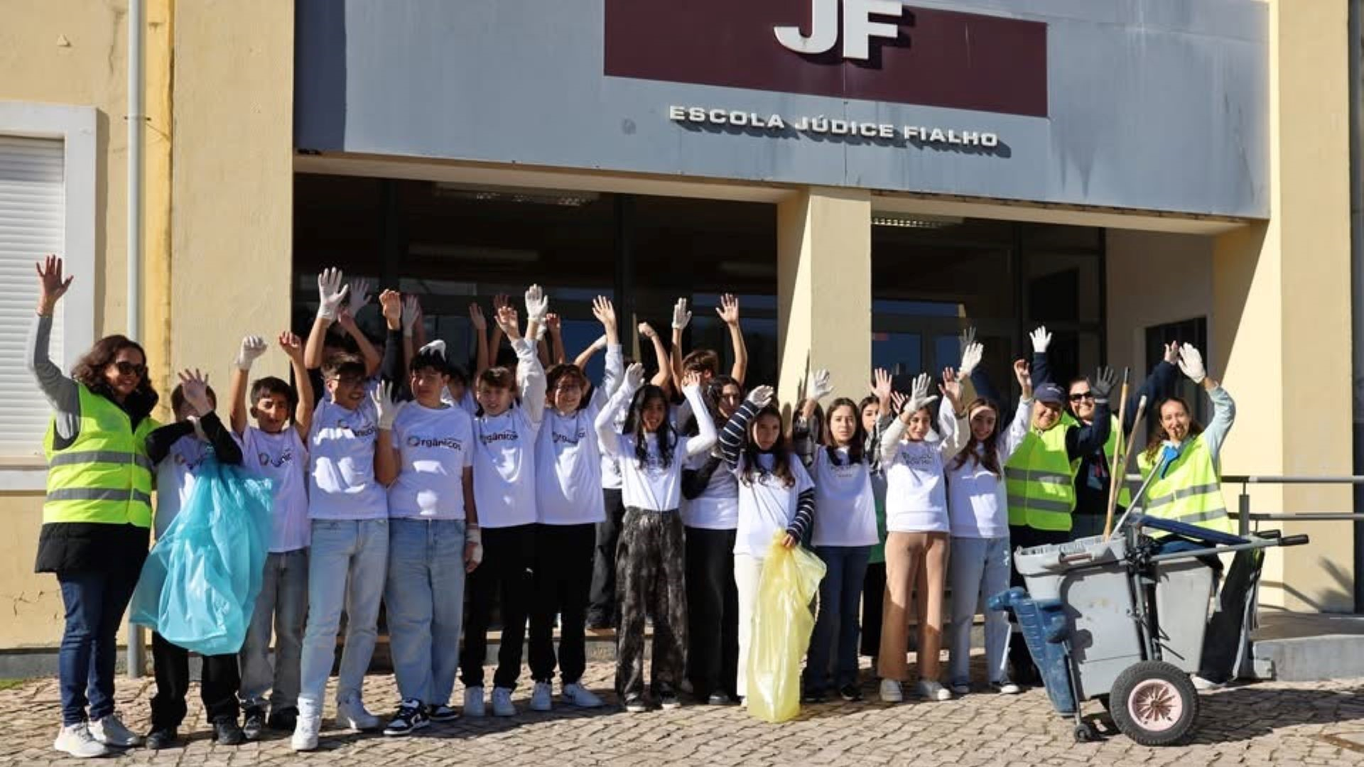 Uma escola limpa é aquela que ninguém suja!